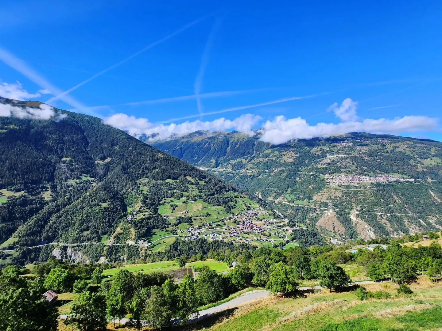 Charmant appartement de 2,5 pièces avec vue imprenable à St-Martin (Val d'Hérens) - Photo 2 sur 13