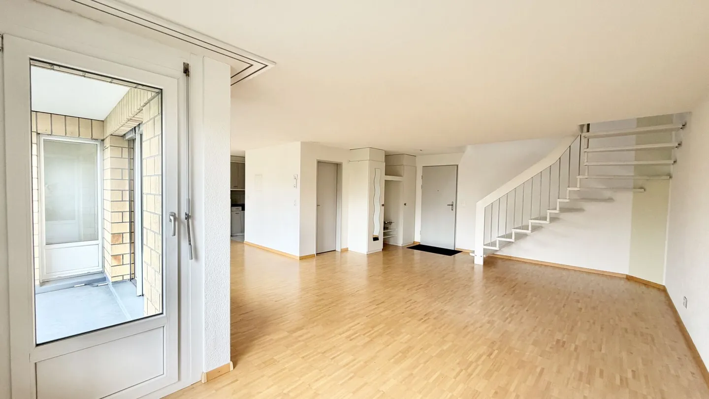 Great 3.5 Room Maisonette Apartment with Alpine View - Photo 2 of 11