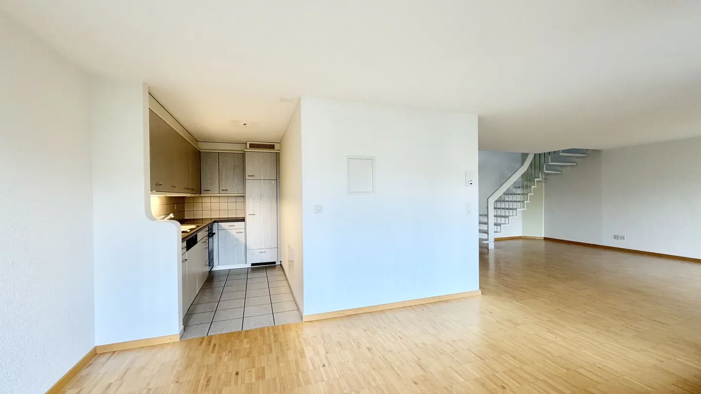 Great 3.5 Room Maisonette Apartment with Alpine View - Photo 3 of 11