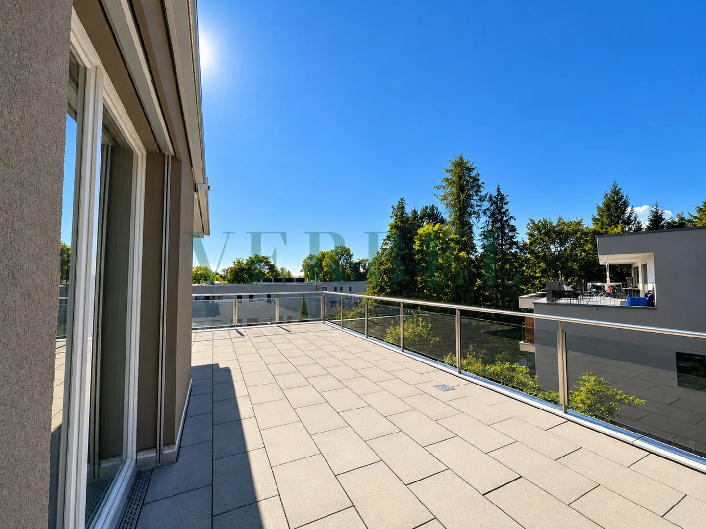 Attico luminoso con magnifica terrazza - Foto 4 di 11