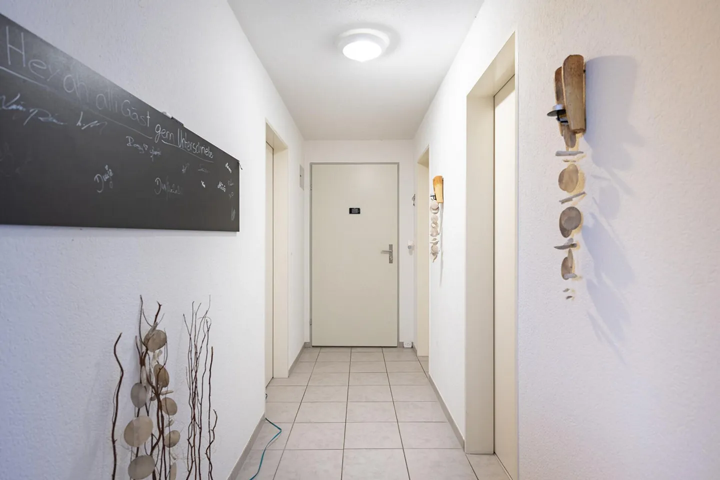 Plenty of living space at a fair price - Photo 2 of 13