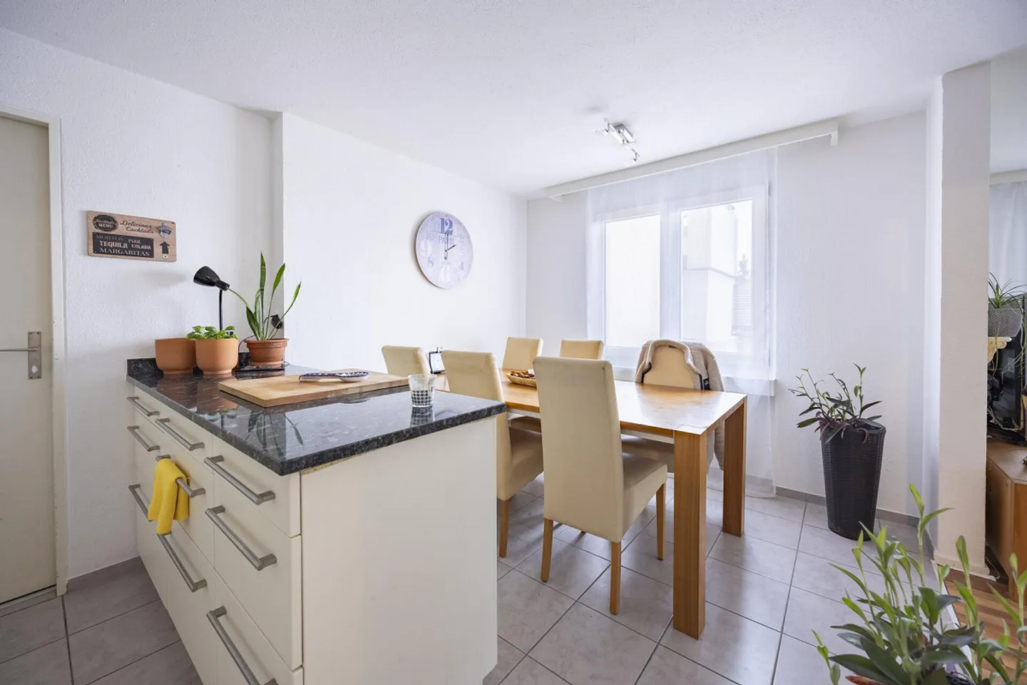 Plenty of living space at a fair price - Photo 8 of 13