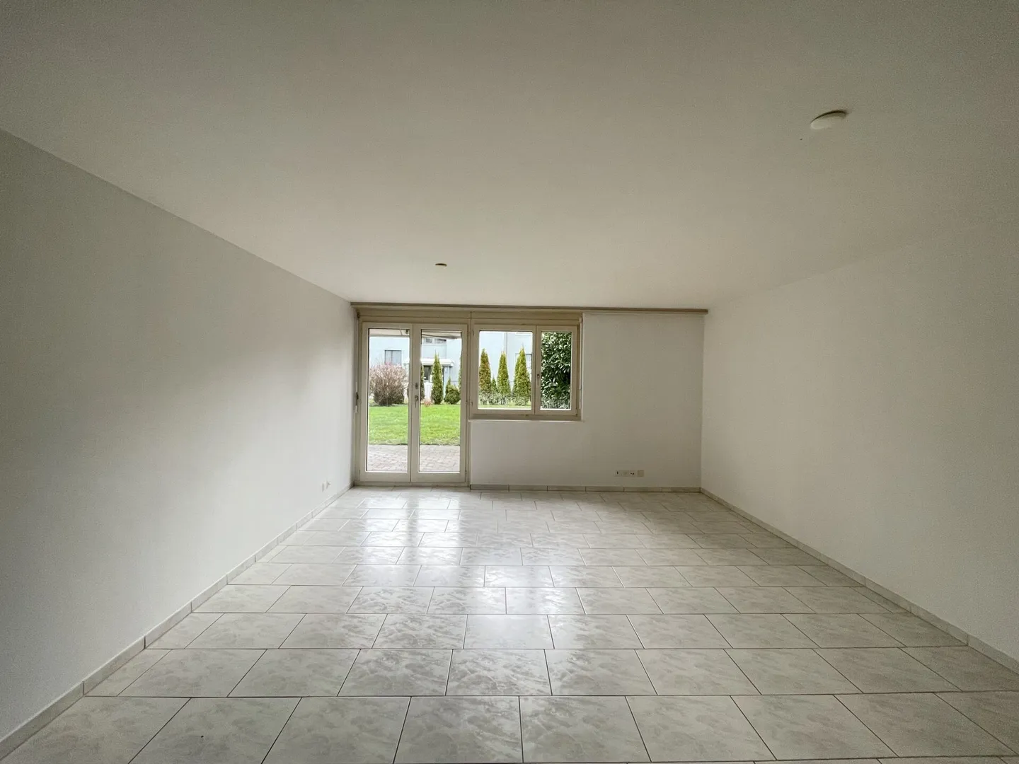 Appartement attrayant de 3,5 pièces avec balcon dans un quartier résidentiel calme - Photo 2 sur 10
