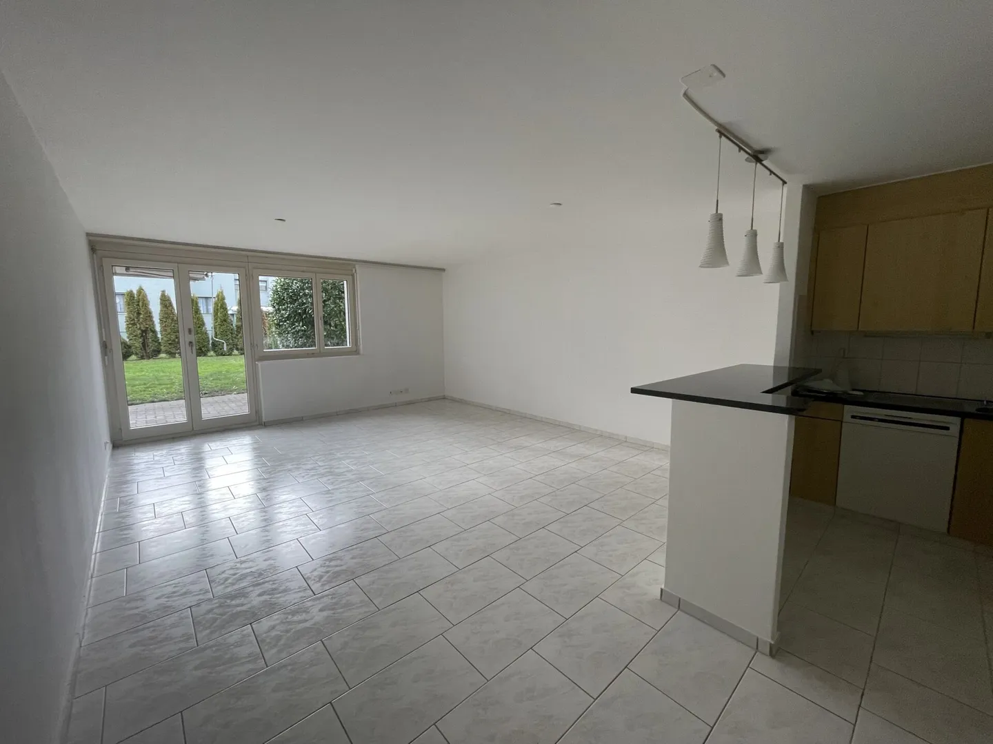 Appartement attrayant de 3,5 pièces avec balcon dans un quartier résidentiel calme - Photo 3 sur 10
