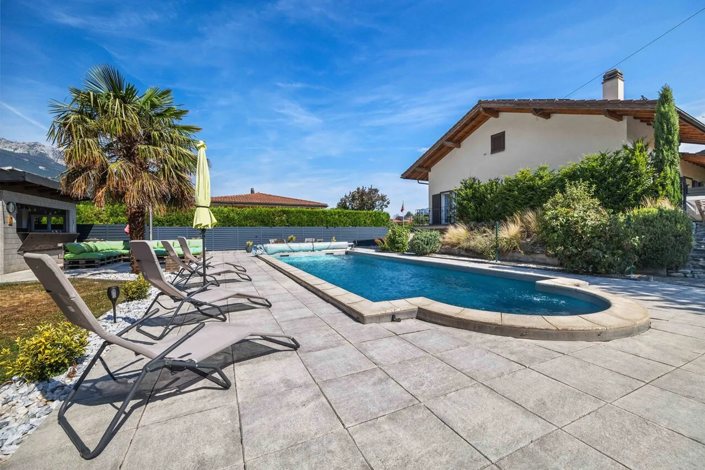 Massongex - Villa avec 6,5 pièces, piscine et jardin - Photo 1 sur 13