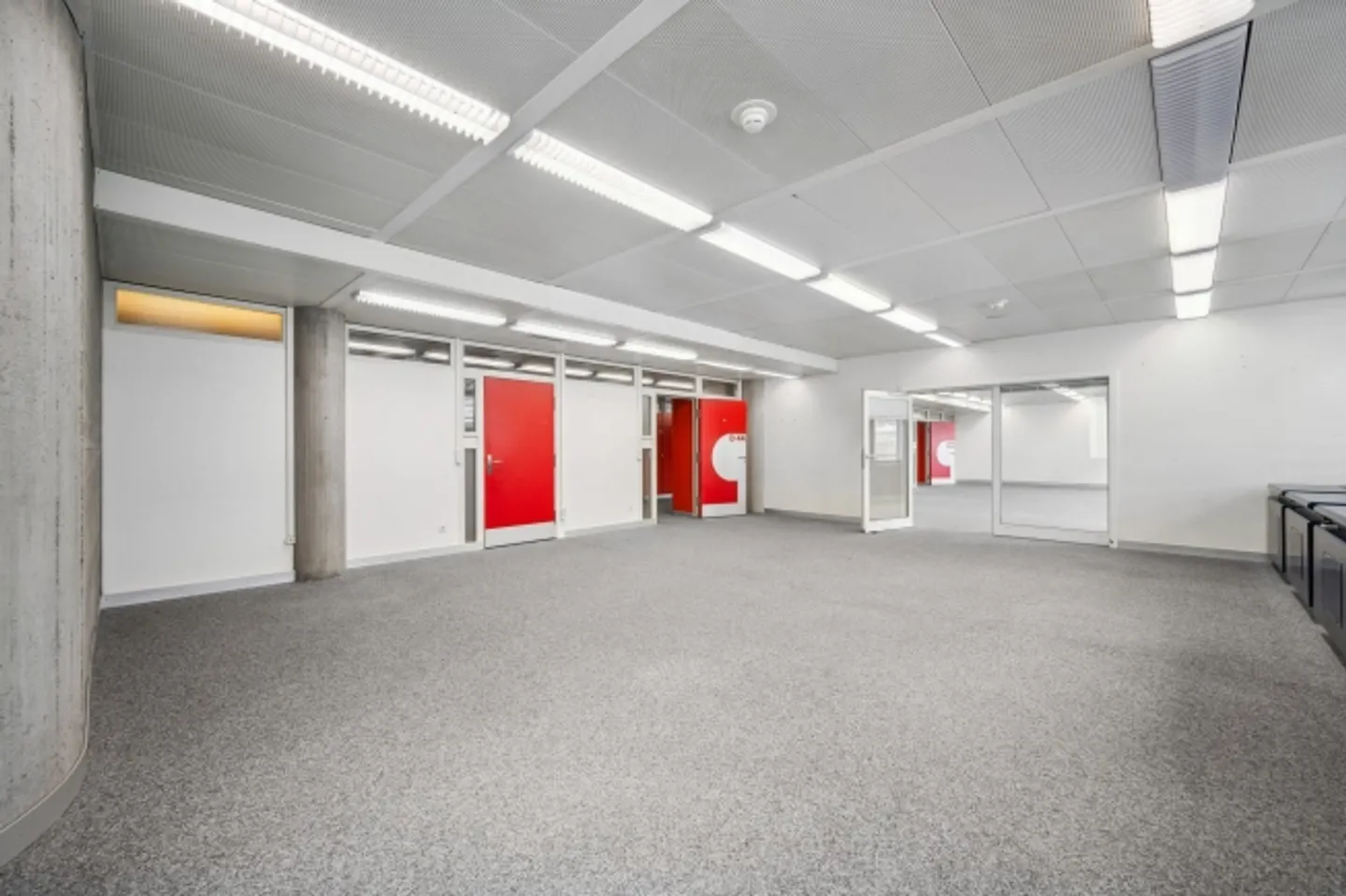 Office space for rent - Photo 3 of 10