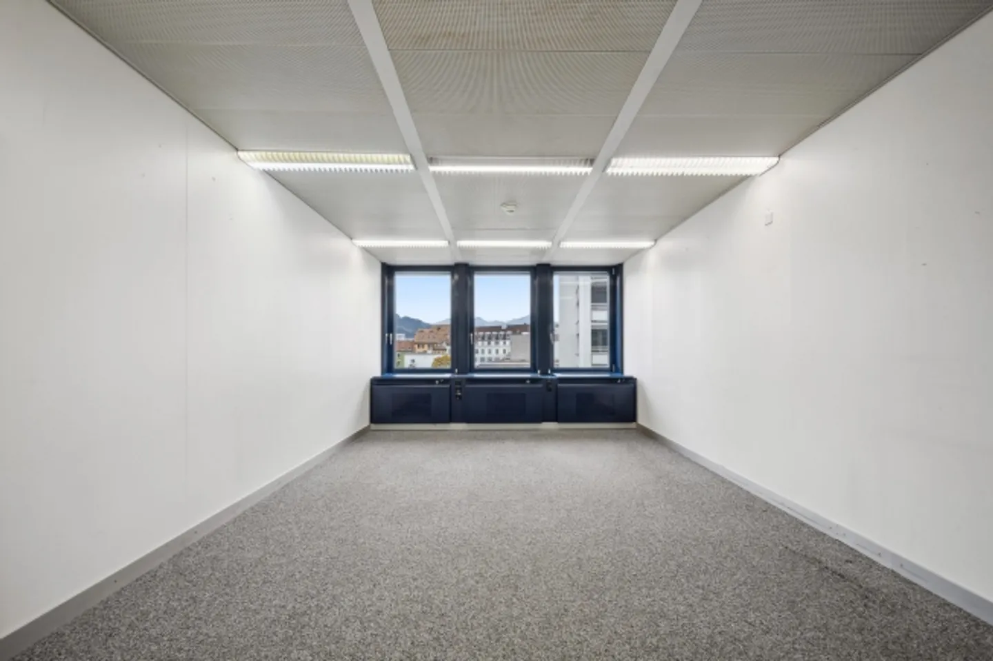 Office space for rent - Photo 4 of 10