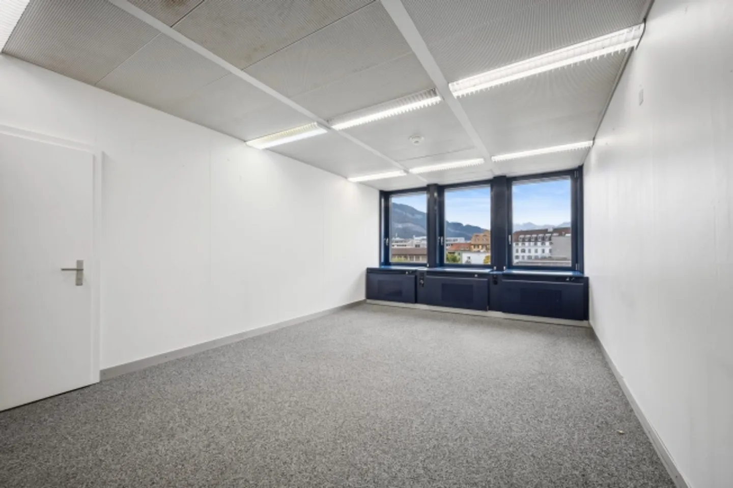 Office space for rent - Photo 7 of 10