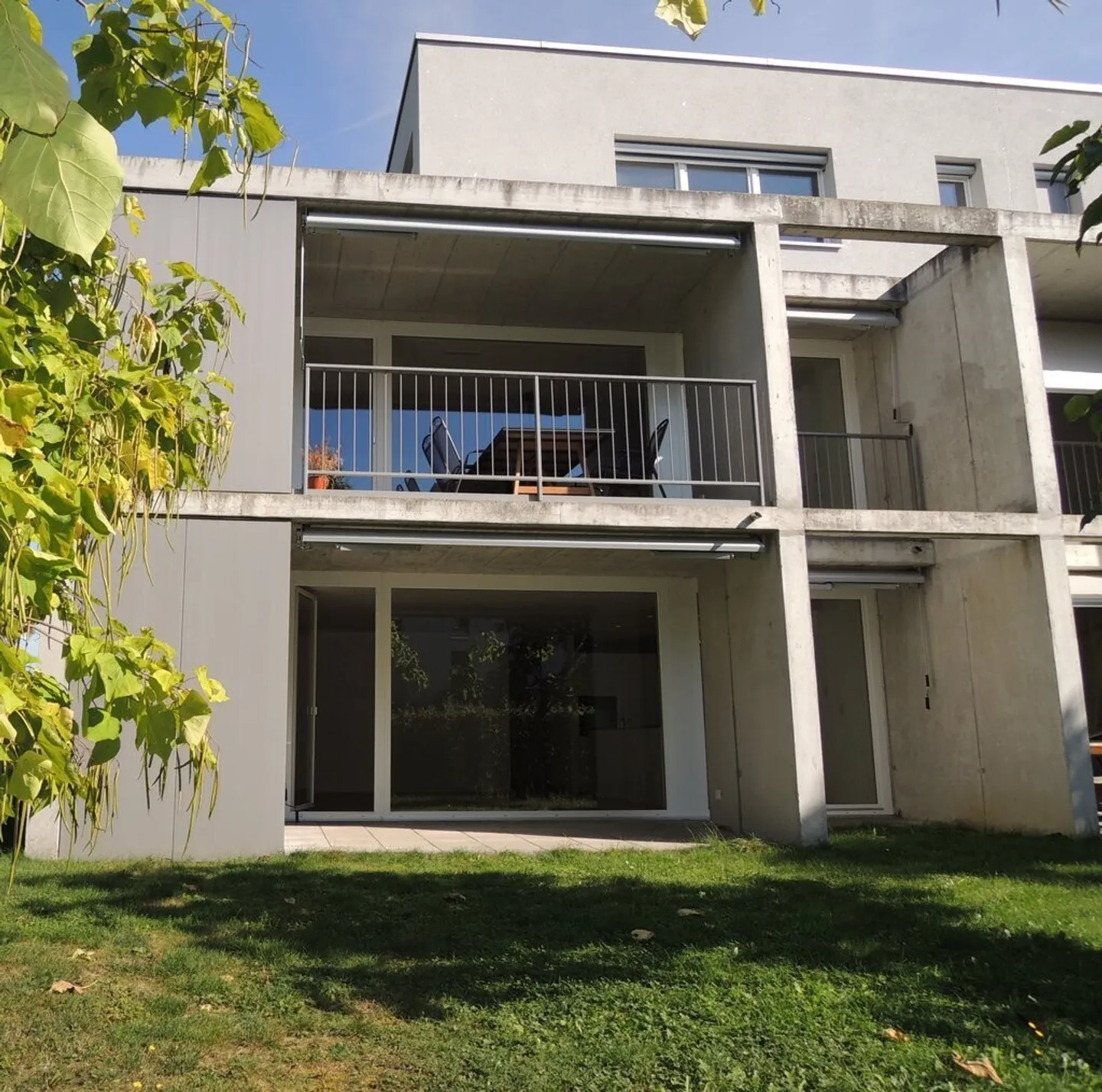 Auf zwei Etagen mit Sitzplatz und Balkon - Foto 1 von 8