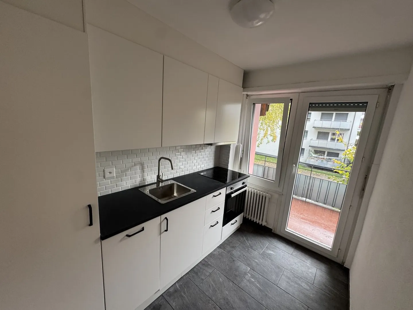 Apartment for rent - Photo 3 of 8