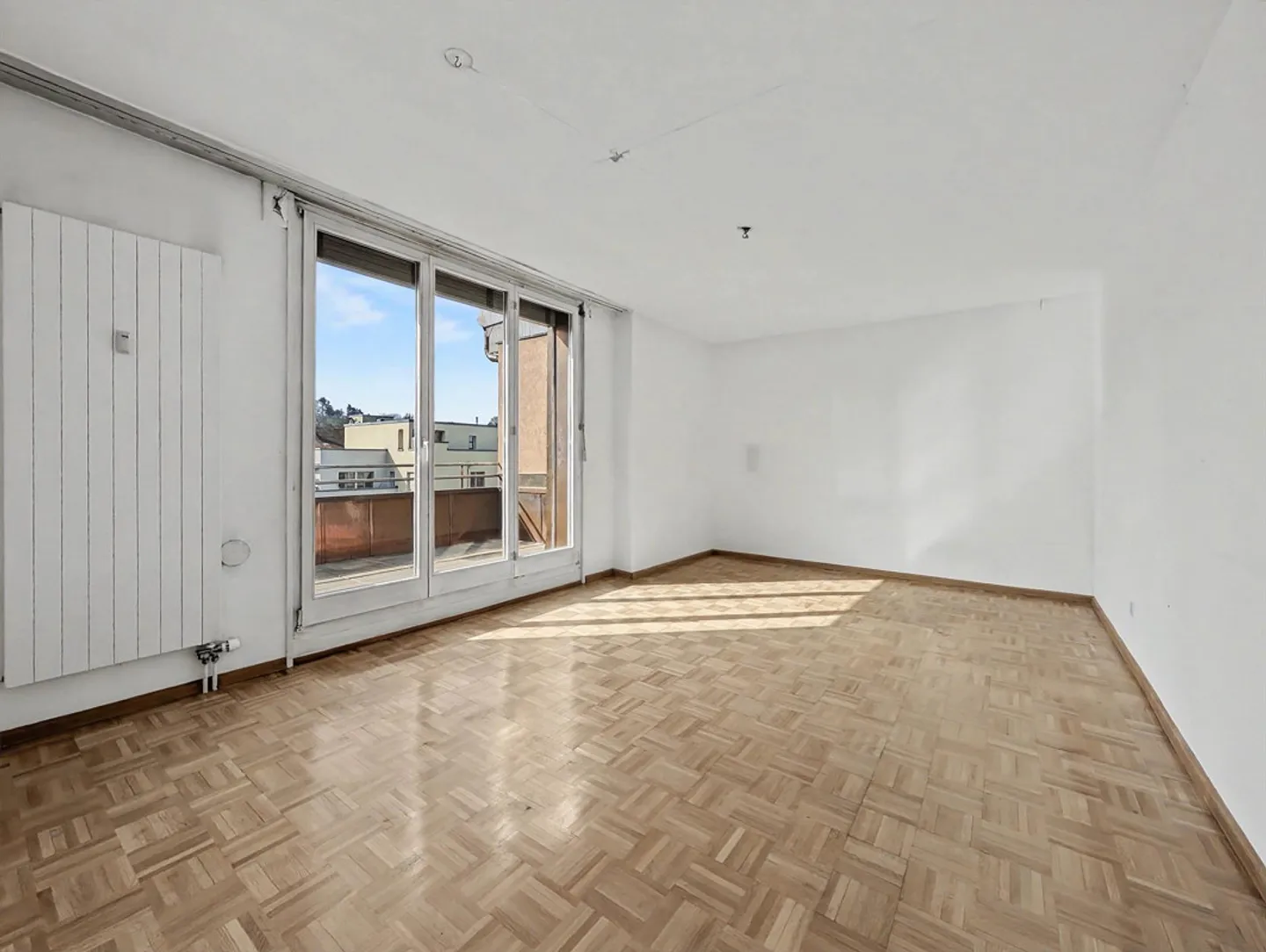 Charming 3-room penthouse in Basel with a view of Bruderholz - Photo 5 of 14