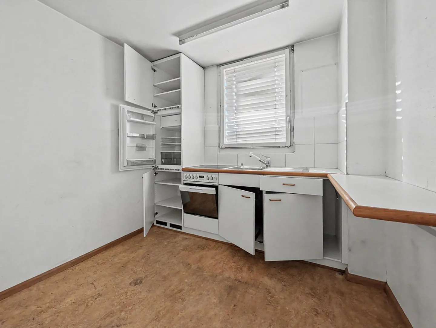 Charming 3-room penthouse in Basel with a view of Bruderholz - Photo 6 of 14