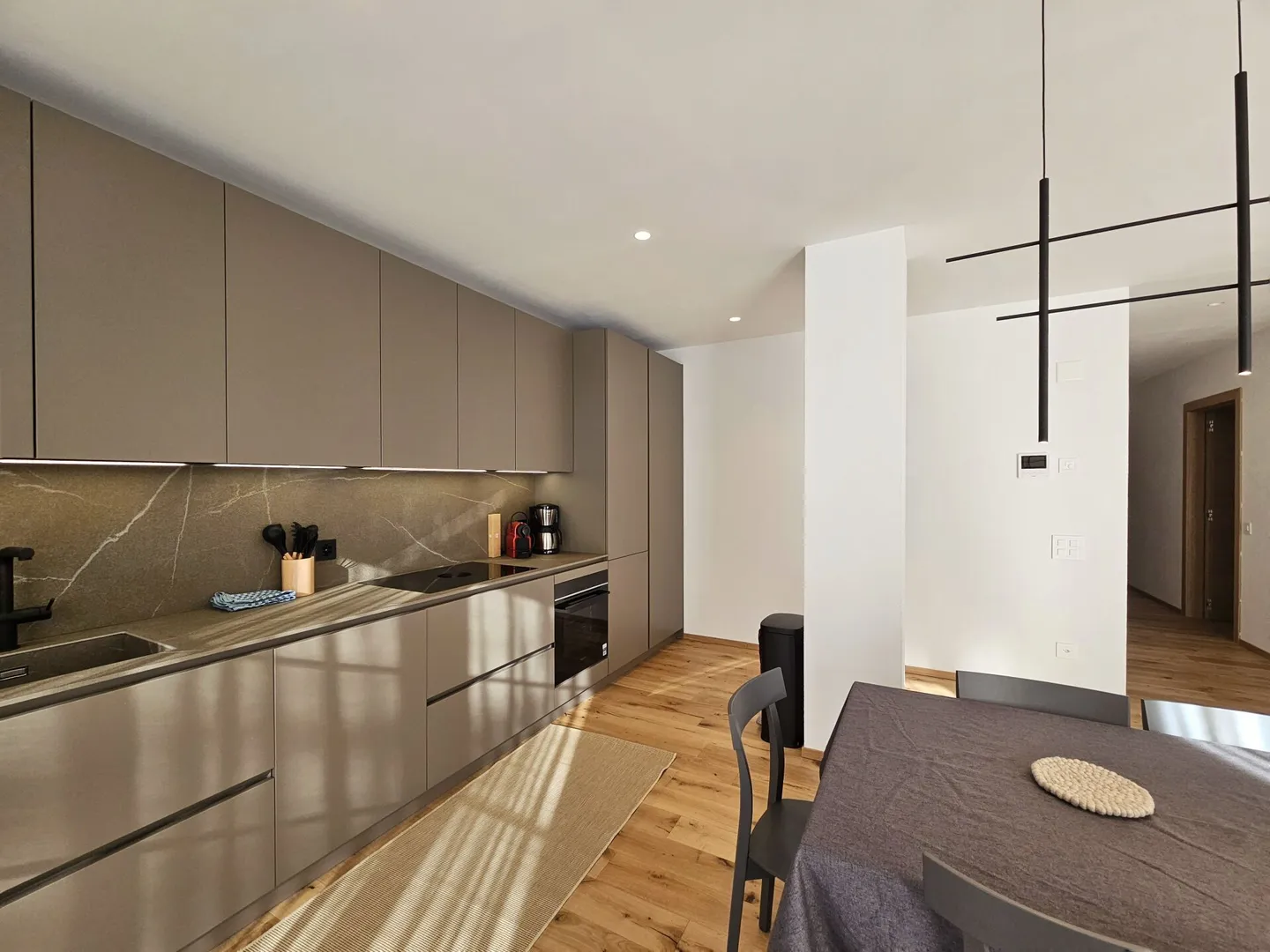 Silberdistel in der sonnigen Wildi Grossus Moos. Gartenwohnung. - Foto 4 von 15