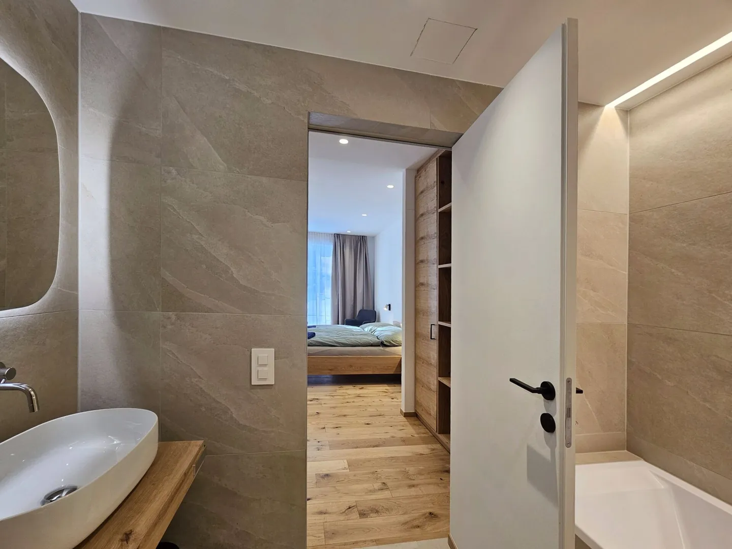 Silberdistel in der sonnigen Wildi Grossus Moos. Gartenwohnung. - Foto 6 von 15