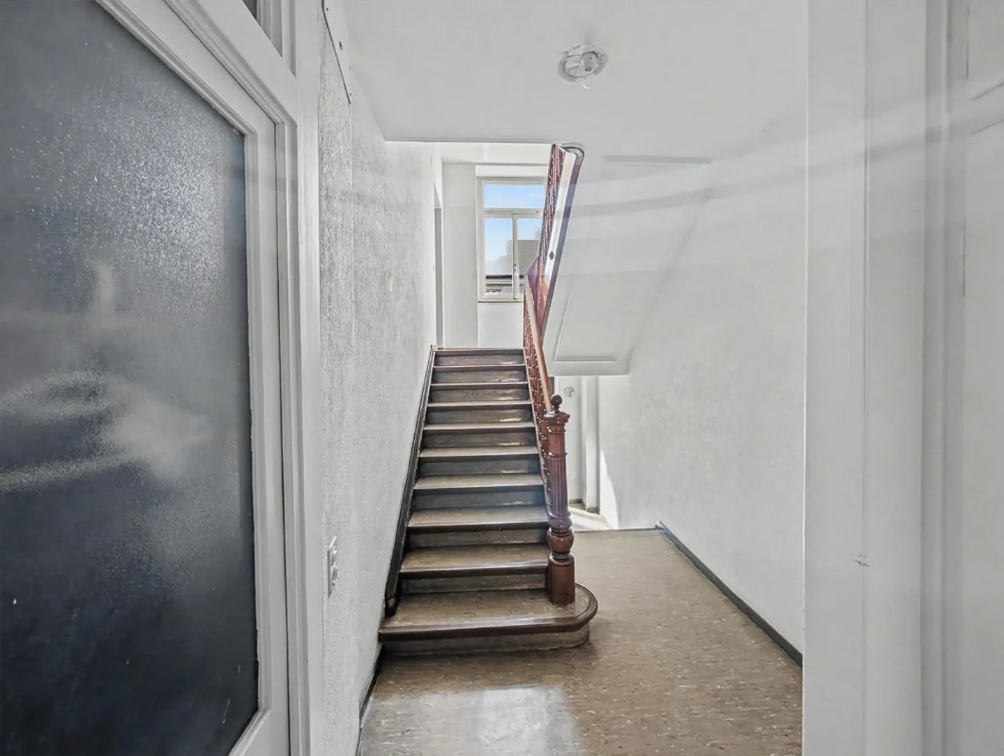 Charming 3-room penthouse in Basel with a view of Bruderholz - Photo 9 of 14