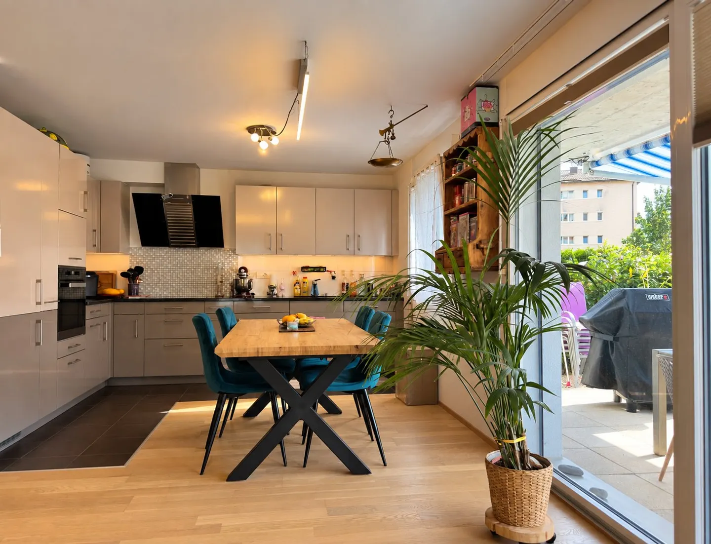 Spacious Garden Apartment - Photo 2 of 10