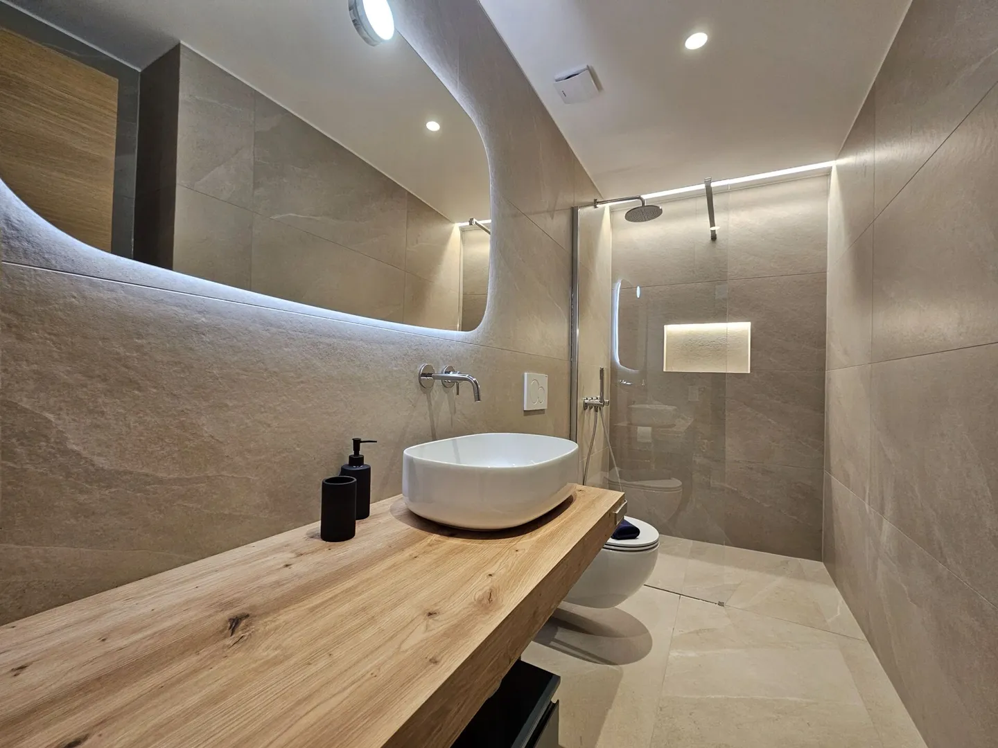 Silberdistel in der sonnigen Wildi Grossus Moos. Gartenwohnung. - Foto 12 von 15