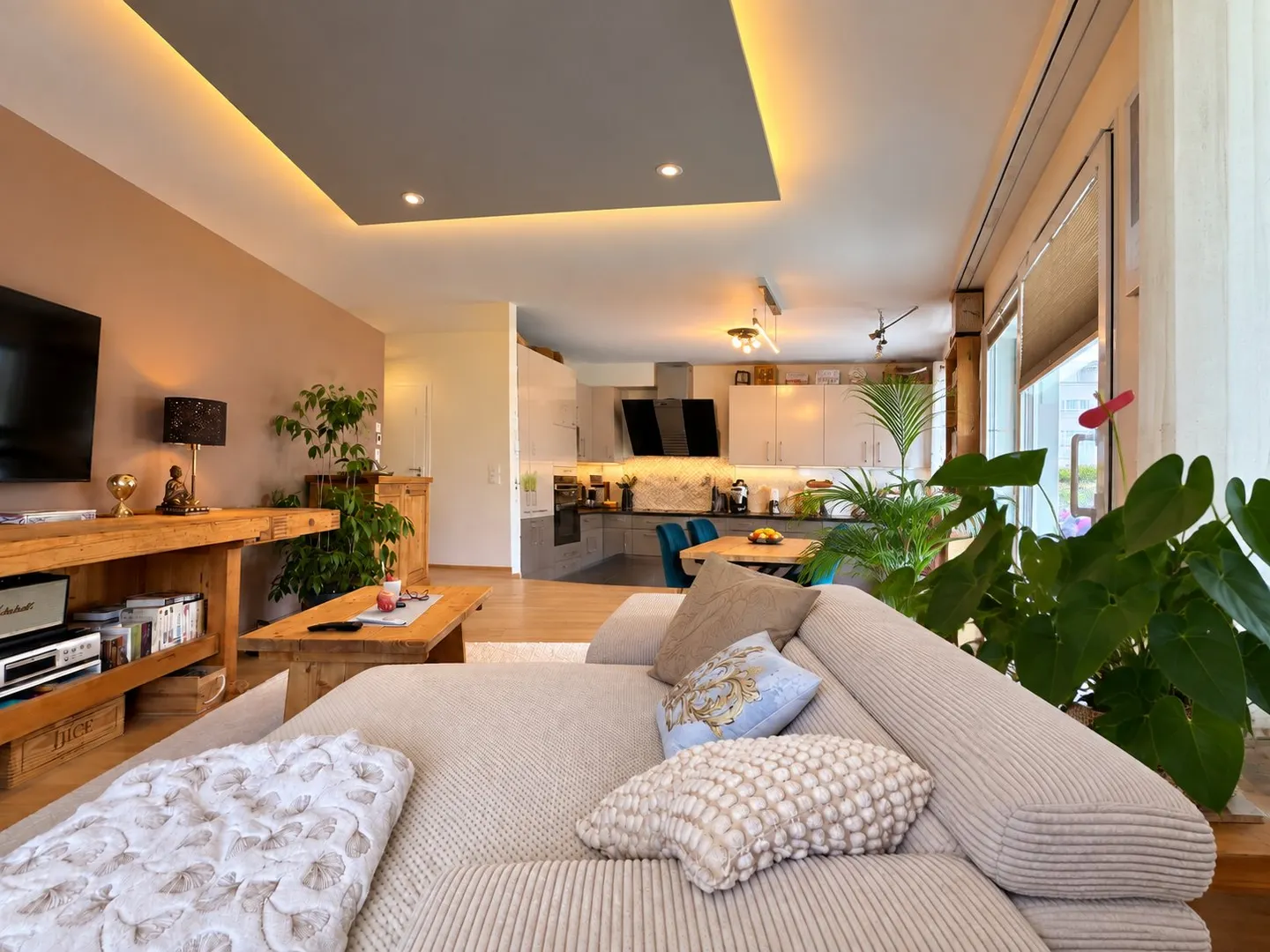Spacious Garden Apartment - Photo 5 of 10