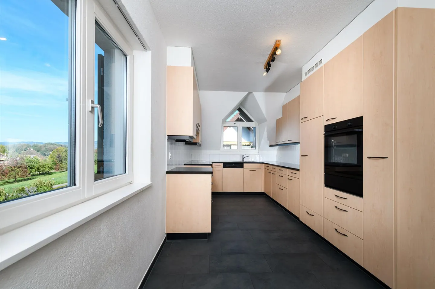 Charmantes Einfamilienhaus mit Pool - Foto 11 von 19
