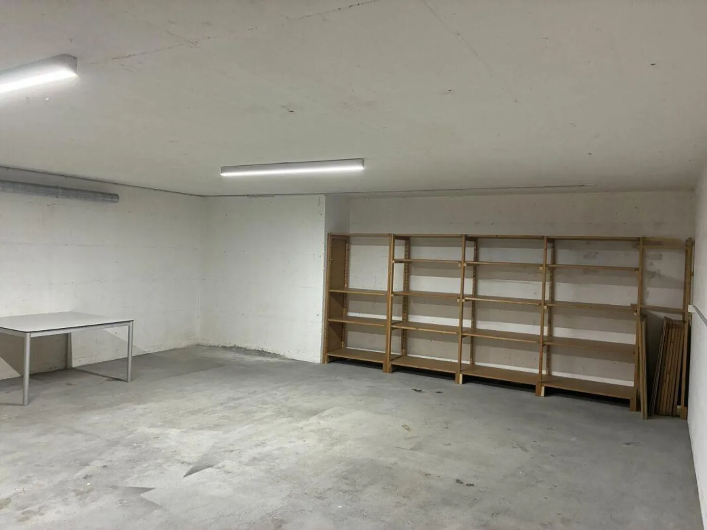 Sala hobby / Magazzino - Foto 3 di 4