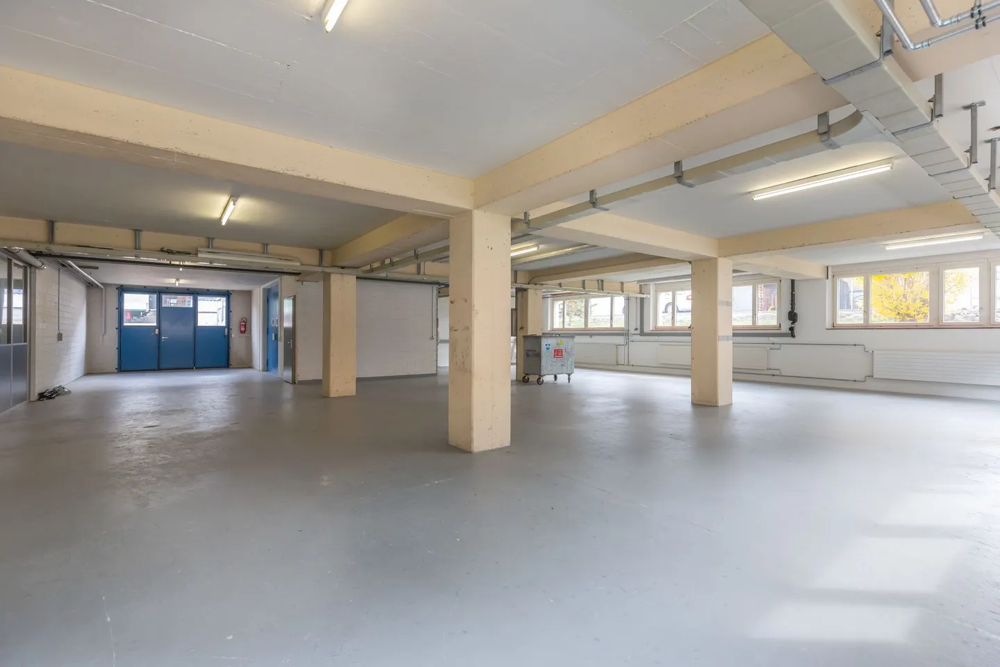 Spazio di stoccaggio in una posizione attraente - Foto 3 di 4