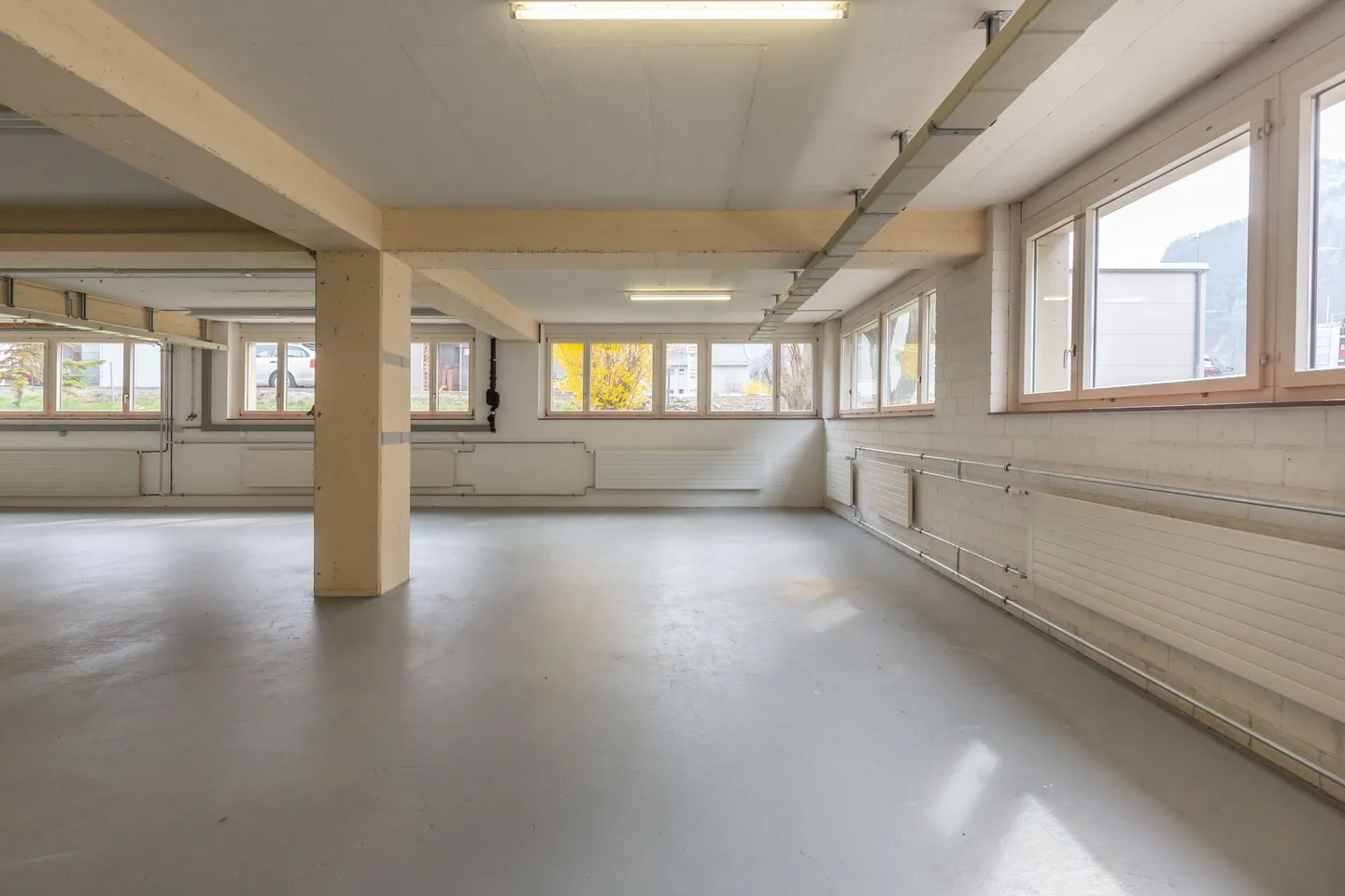 Spazio di stoccaggio in una posizione attraente - Foto 1 di 4