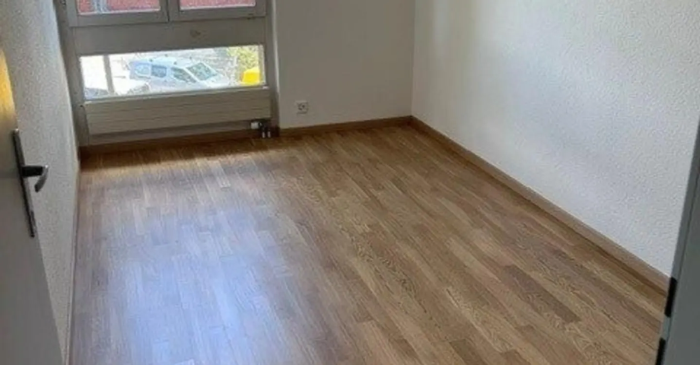 Appartamento di 4.5 locali appena ristrutturato nel cuore di Ostermundigen - Foto 6 di 11