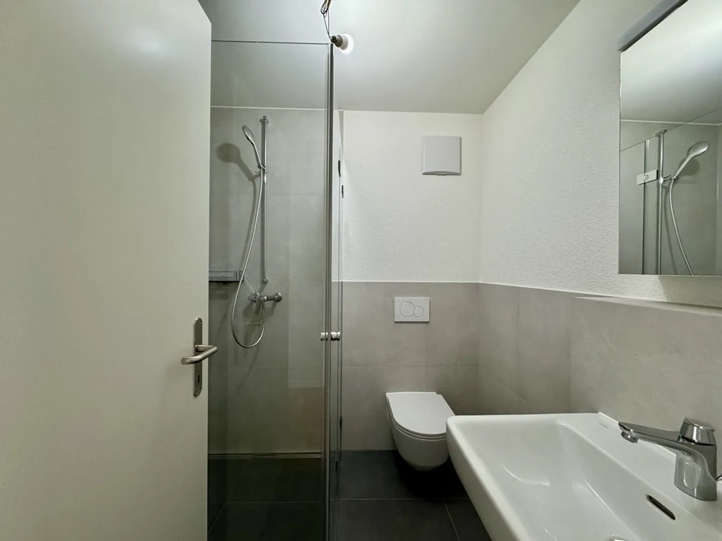Spacious 3-Room Apartment - Photo 7 of 8
