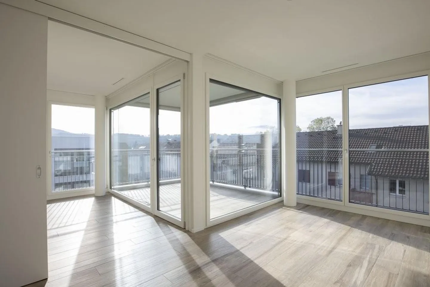 Modern apartment in a central location - Photo 3 of 7