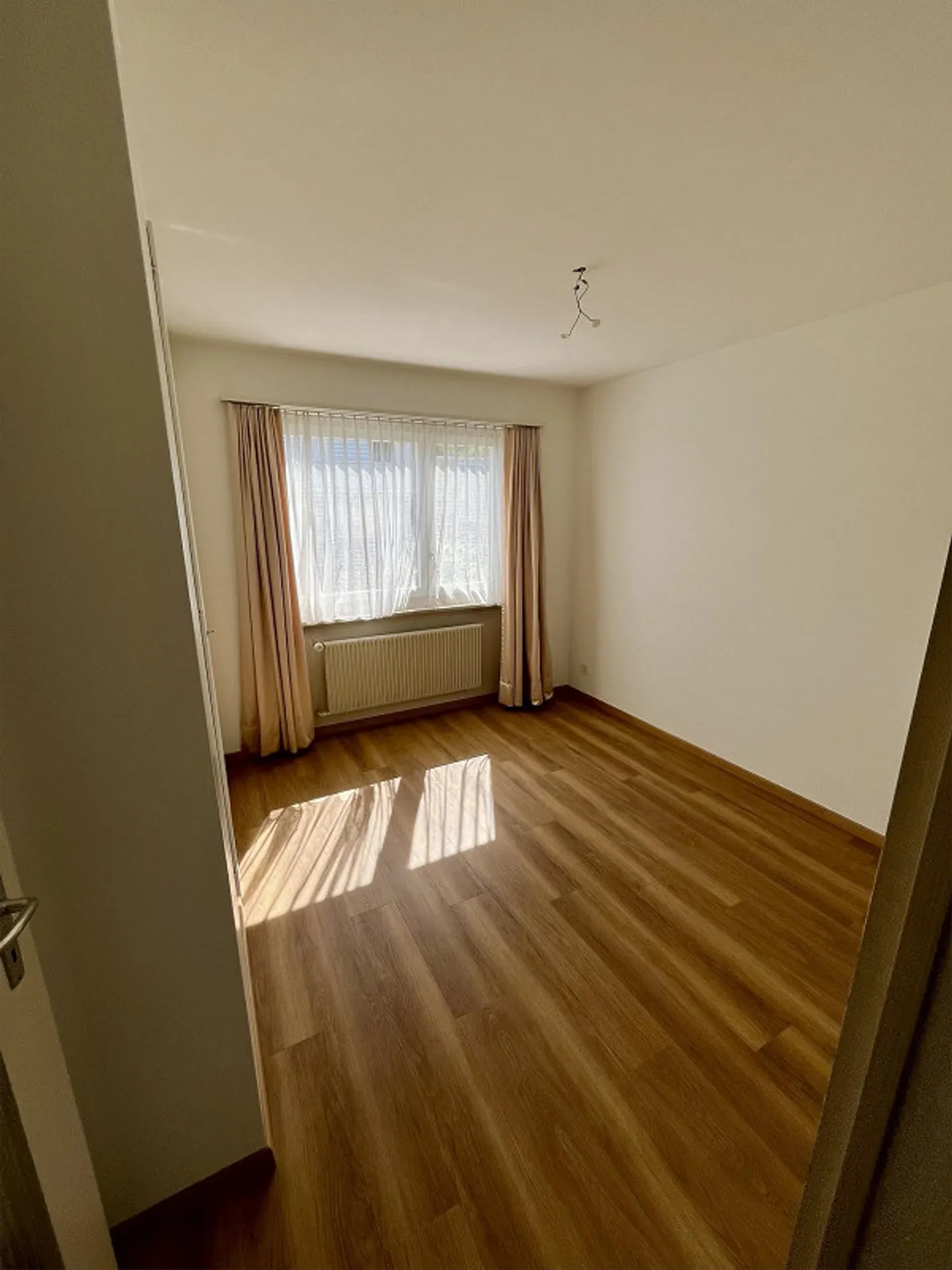 Maison individuelle de 5 pièces en coin avec jardin, vue et beaucoup de potentiel - Photo 6 sur 13