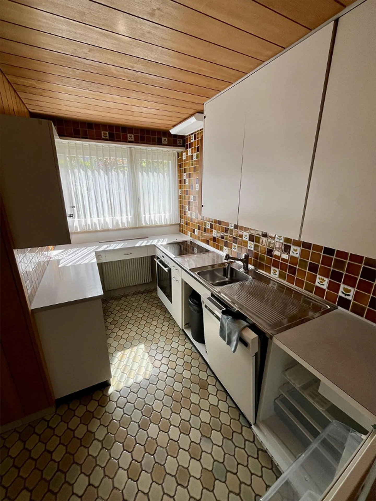 Maison individuelle de 5 pièces en coin avec jardin, vue et beaucoup de potentiel - Photo 9 sur 13