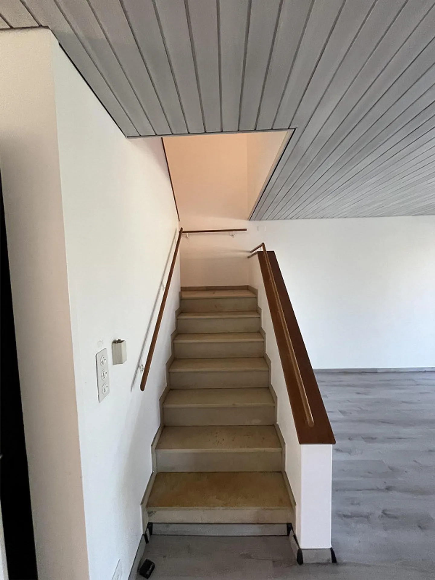 Maison individuelle de 5 pièces en coin avec jardin, vue et beaucoup de potentiel - Photo 10 sur 13