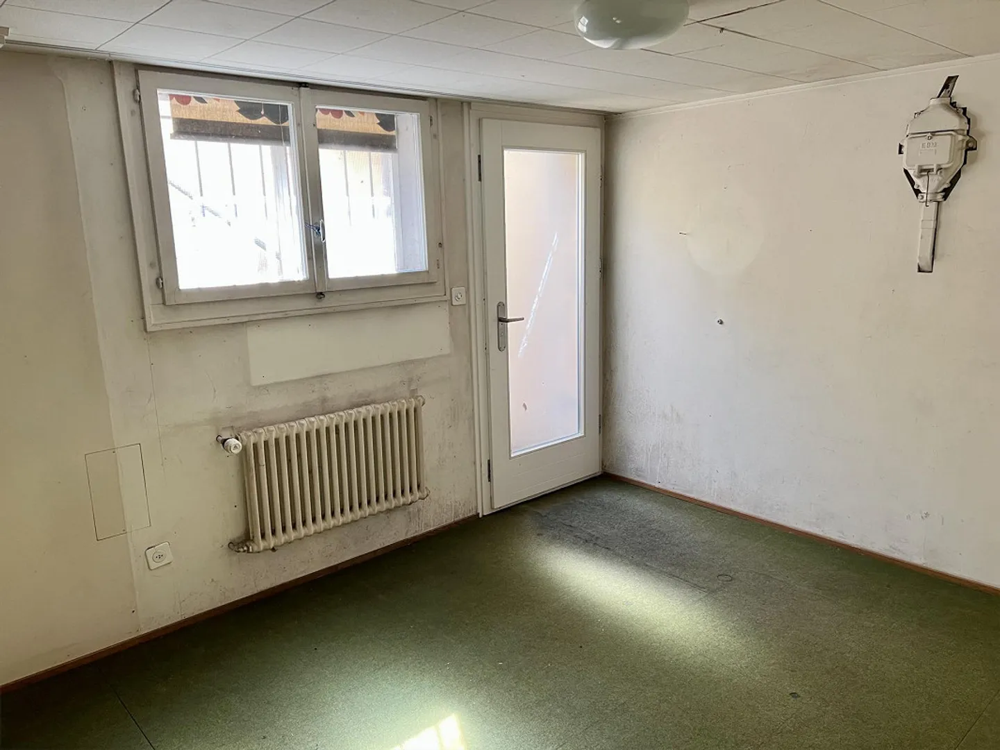 Maison individuelle de 5 pièces en coin avec jardin, vue et beaucoup de potentiel - Photo 11 sur 13