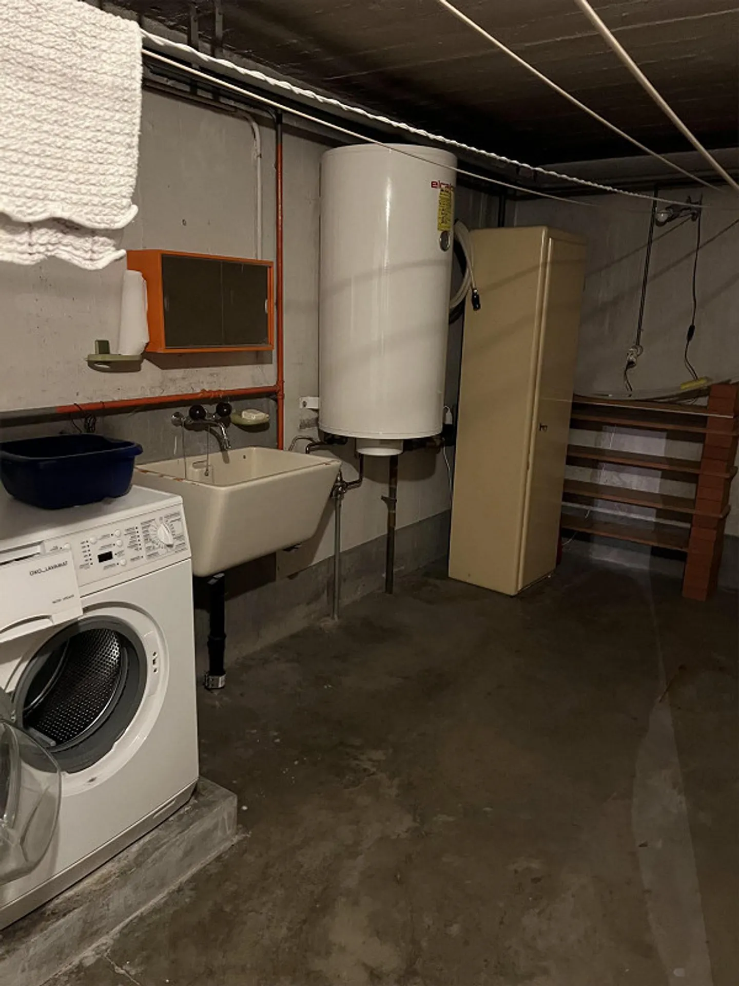 Maison individuelle de 5 pièces en coin avec jardin, vue et beaucoup de potentiel - Photo 12 sur 13