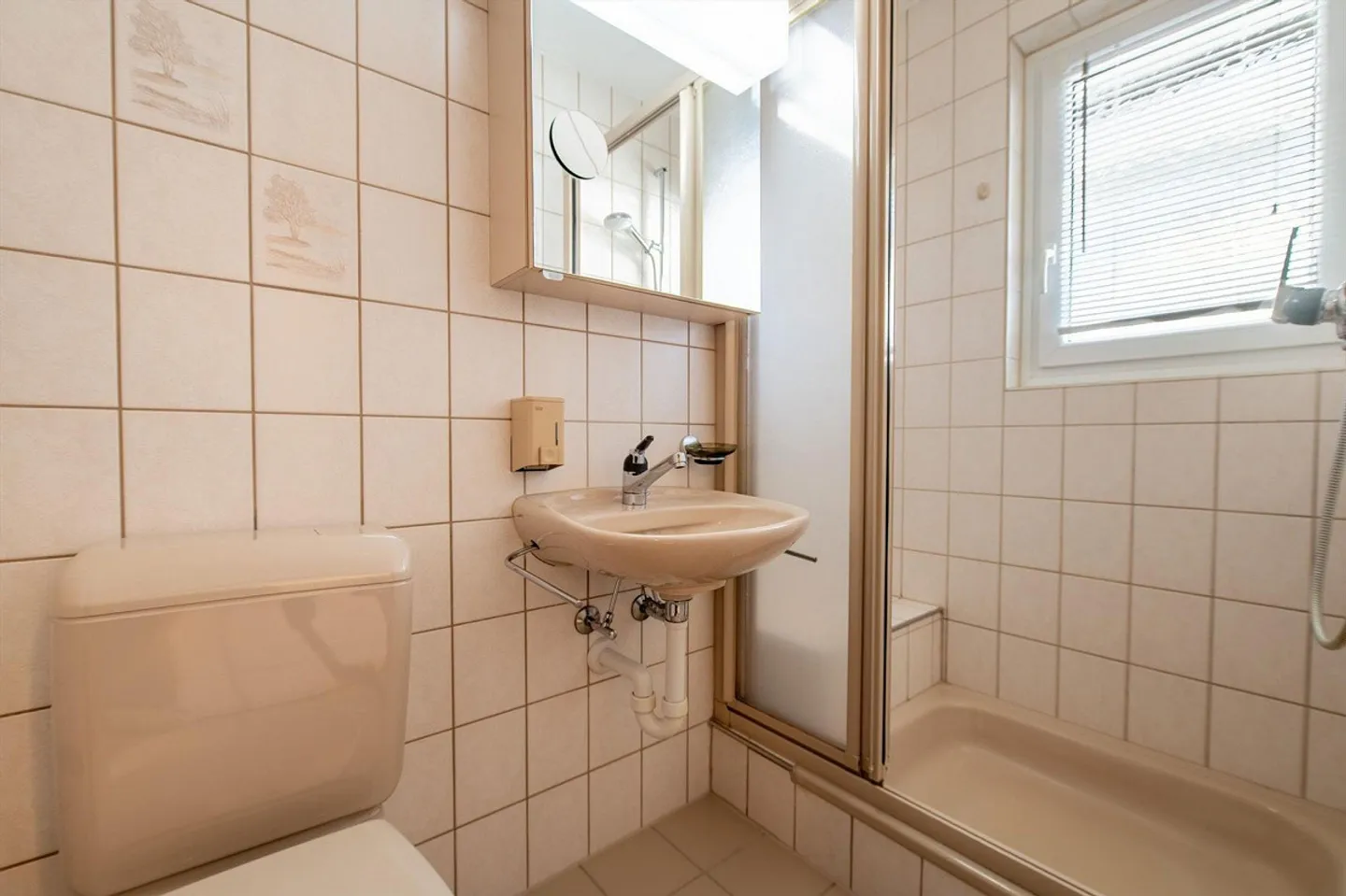 Casa bifamiliare ben curata con molto spazio per la vita familiare - Foto 7 di 13