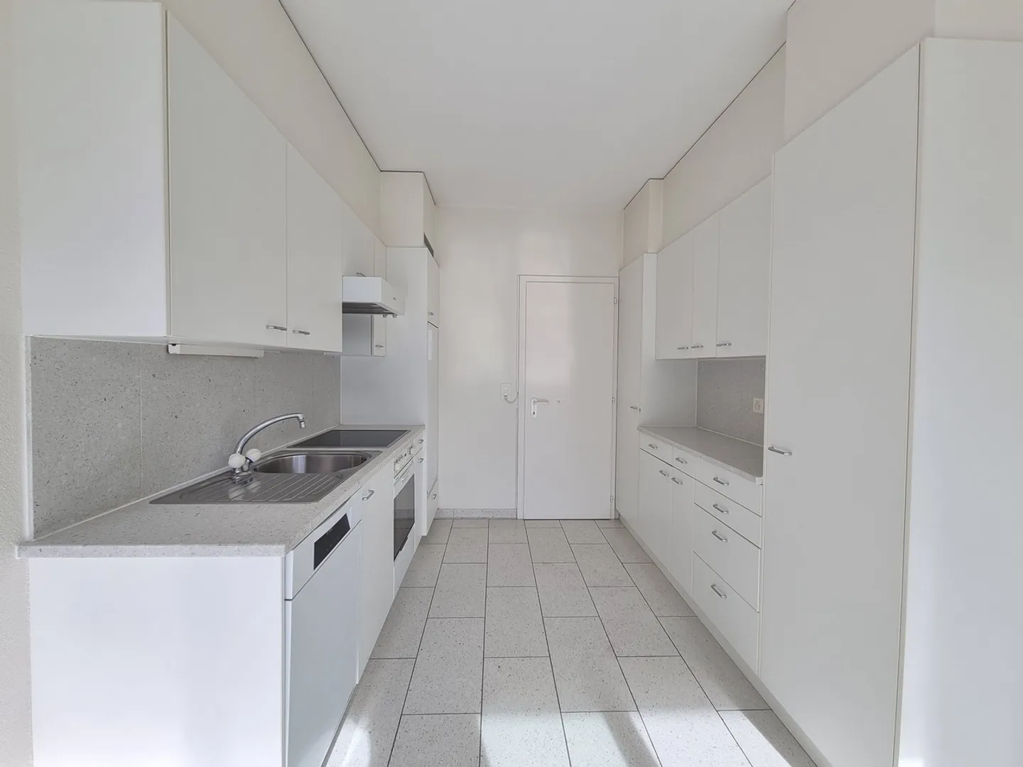 Apartment for rent - Photo 3 of 11