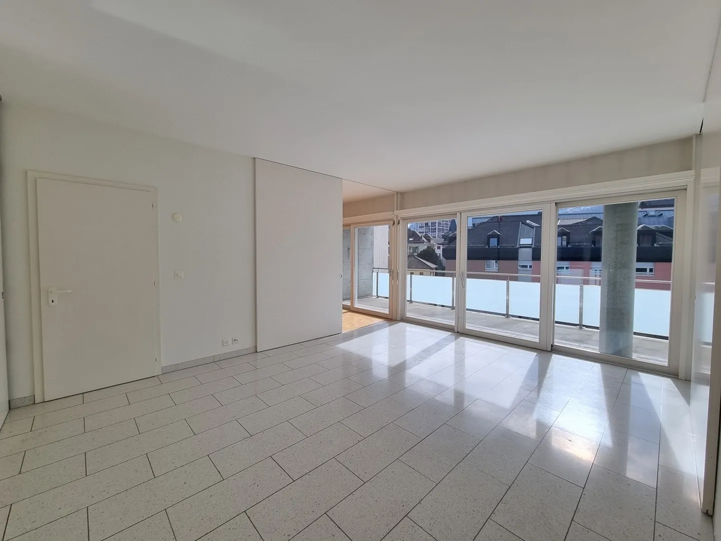 Apartment for rent - Photo 5 of 11