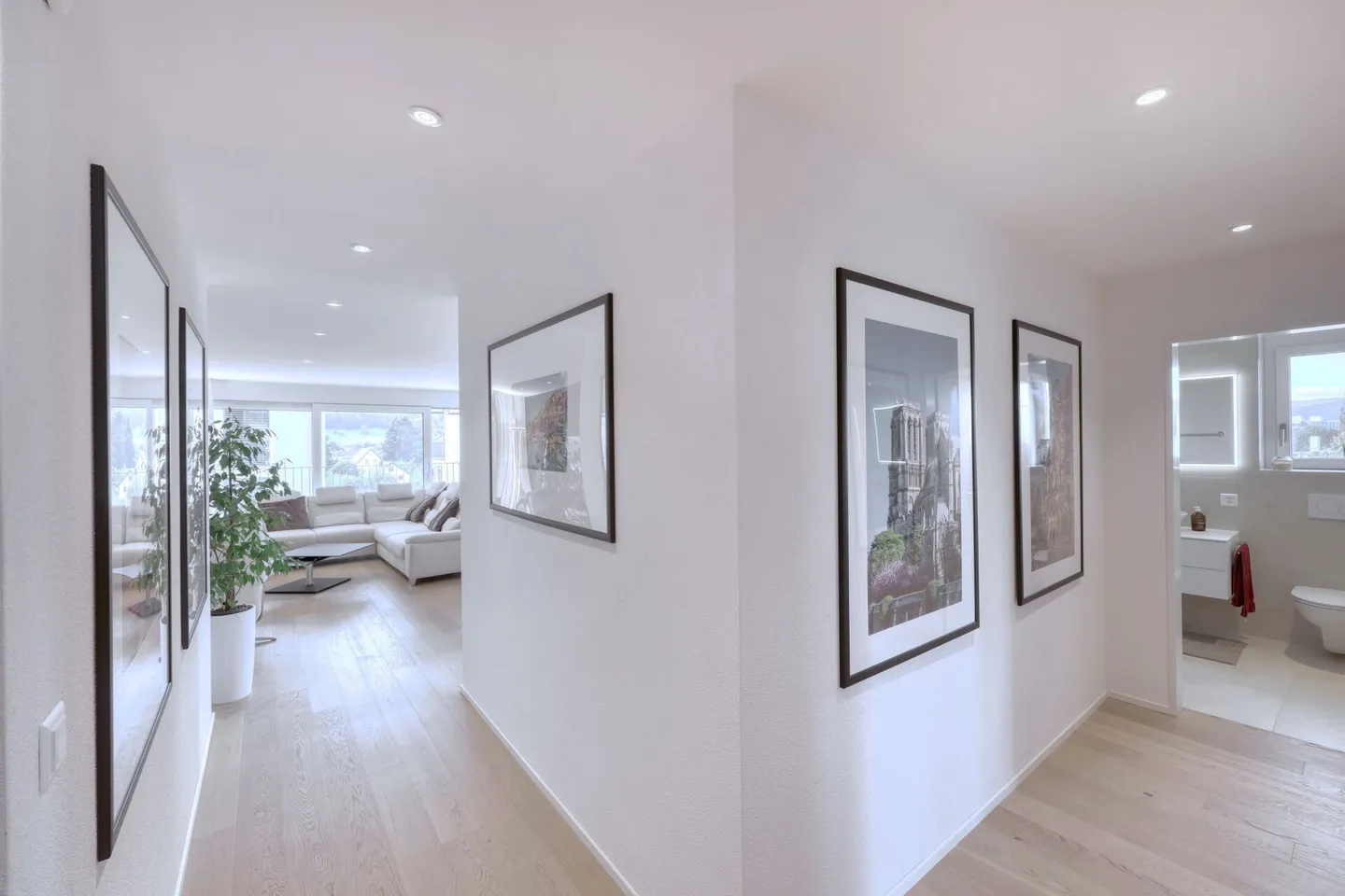 Come nuovo: Elegante appartamento di 4,5 stanze con molti extra - Foto 5 di 10