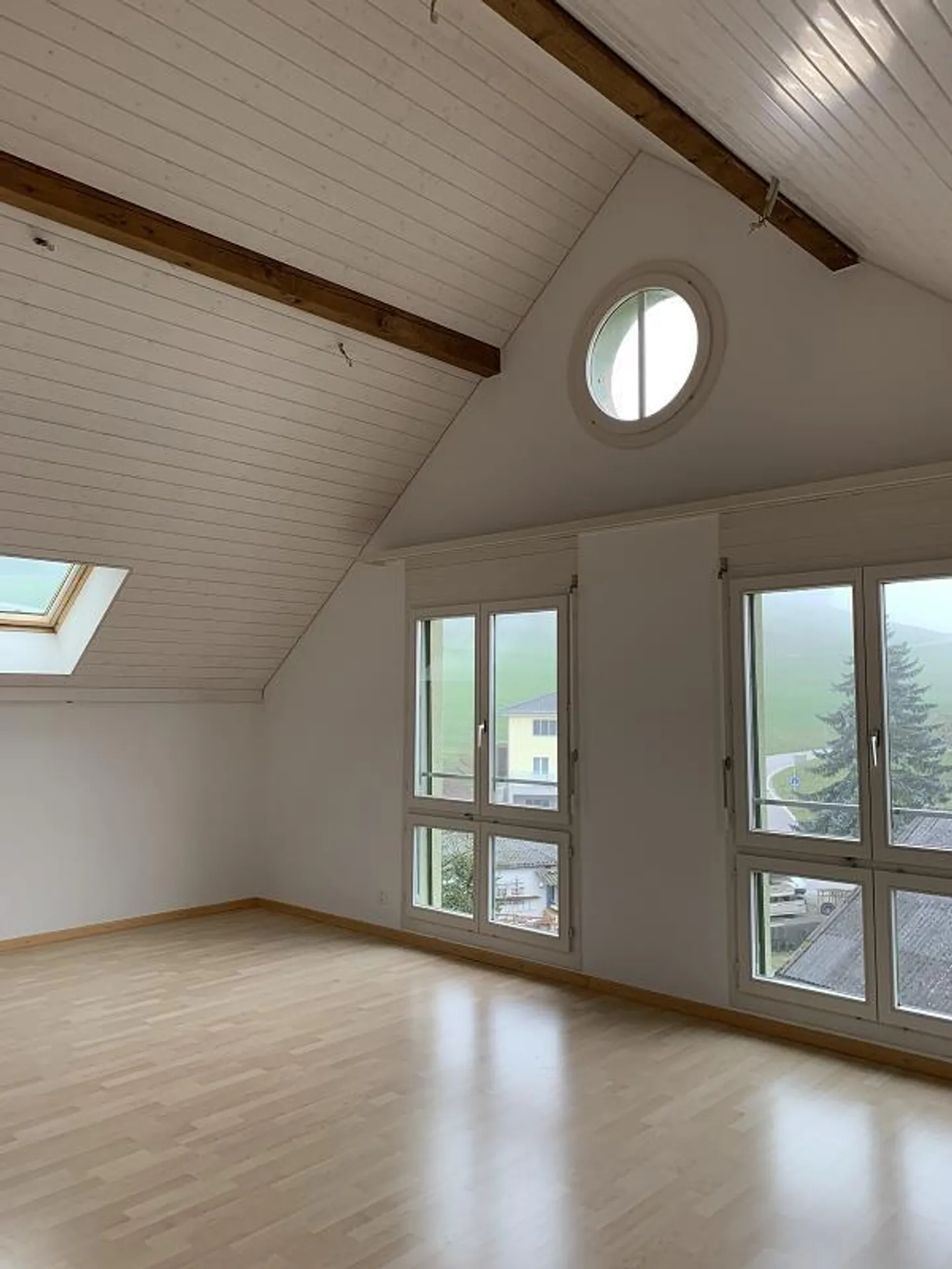 Dreamlike, light-flooded 4.5 penthouse apartment in a quiet location - Photo 1 of 12