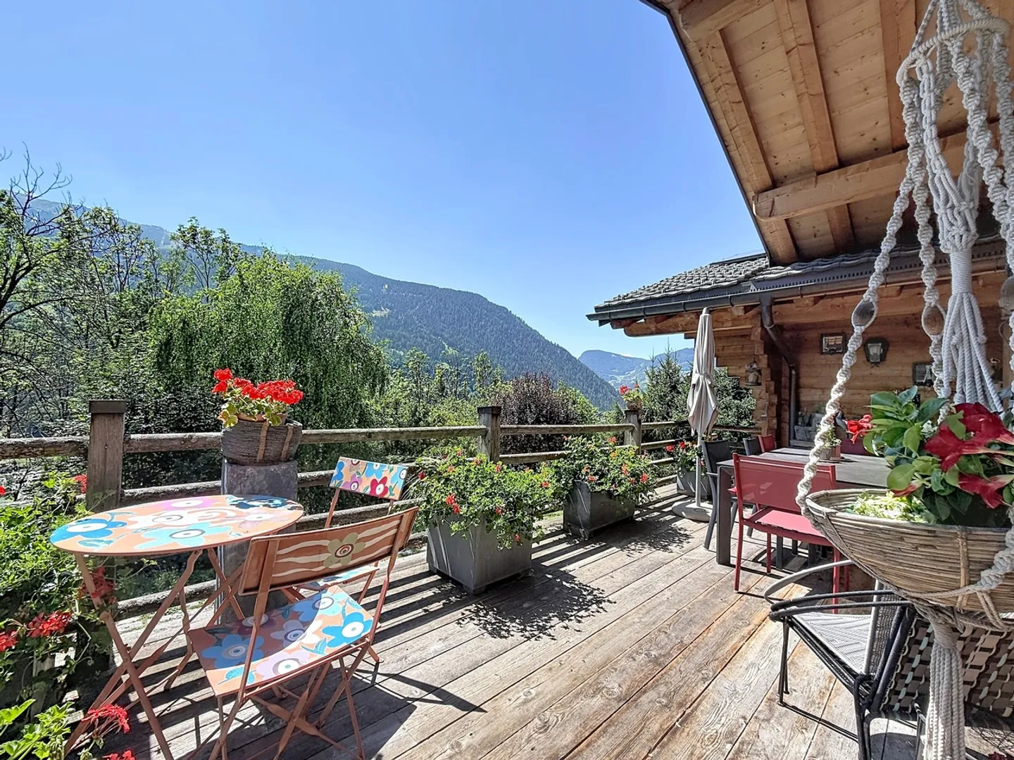 La Tsombe. Cinque case, un sentiero e tutta la valle di fronte. - Foto 11 di 24