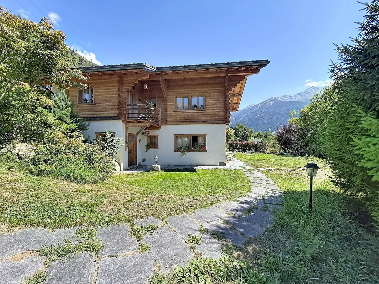 La Tsombe. Cinque case, un sentiero e tutta la valle di fronte. - Foto 21 di 24