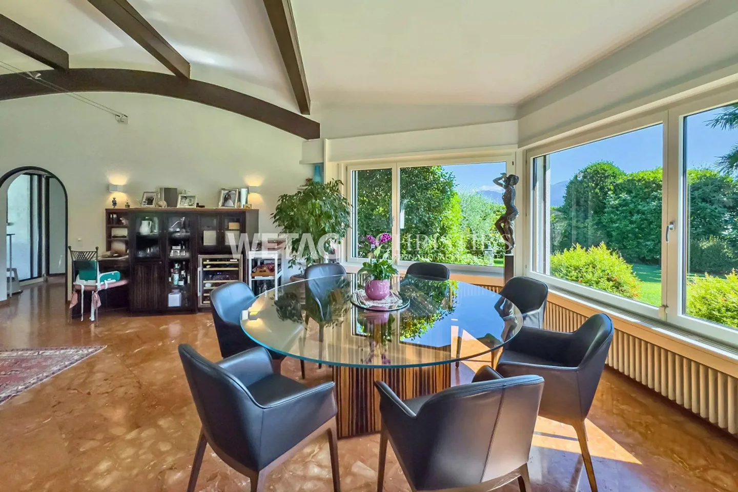 Elegant villa with pool in Lugano-Magliaso for sale, located directly on Lake Lugano - Photo 3 of 13