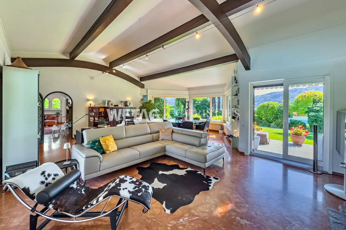 Elegant villa with pool in Lugano-Magliaso for sale, located directly on Lake Lugano - Photo 4 of 13