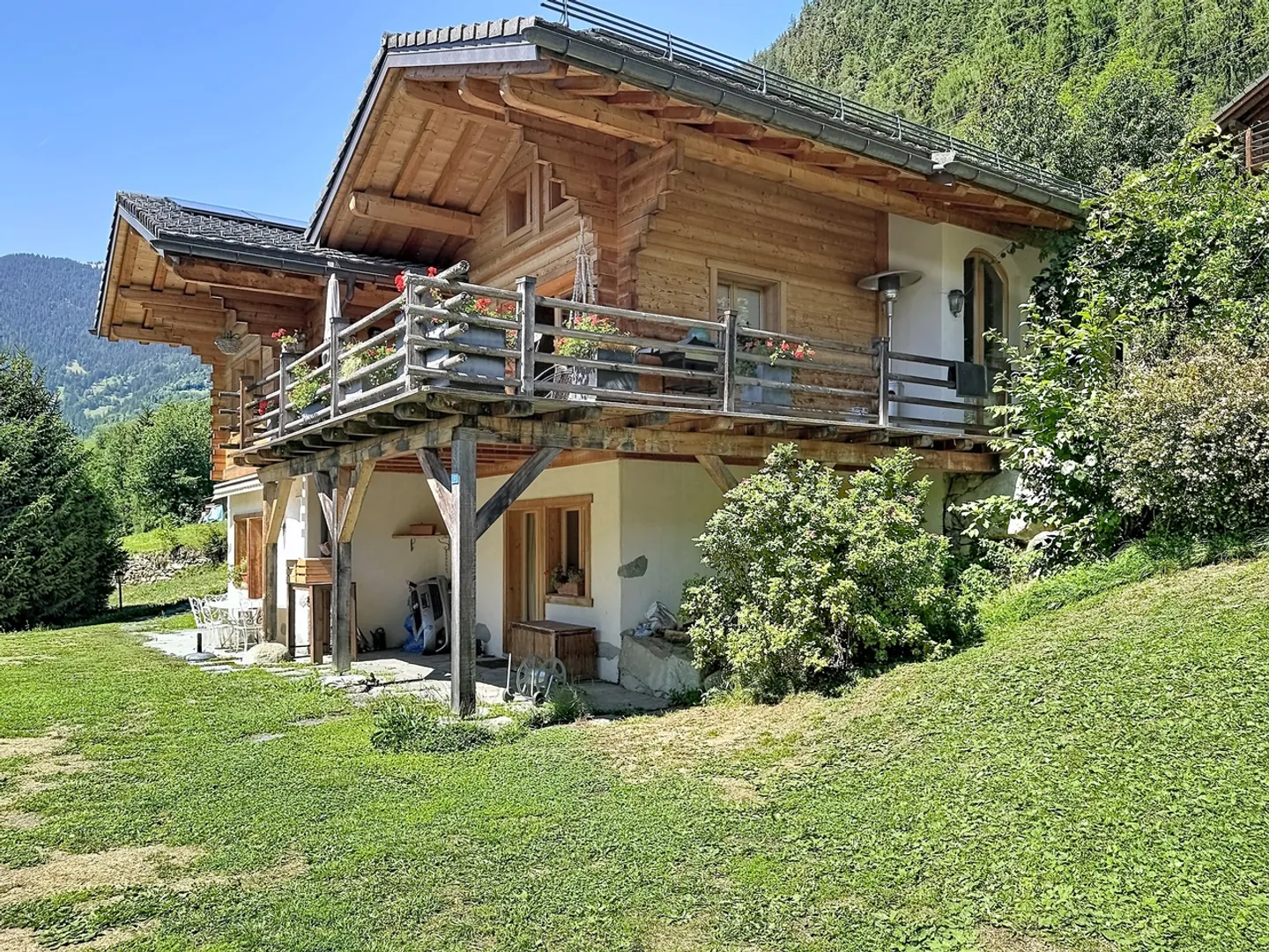 La Tsombe. Cinque case, un sentiero e tutta la valle di fronte. - Foto 24 di 24