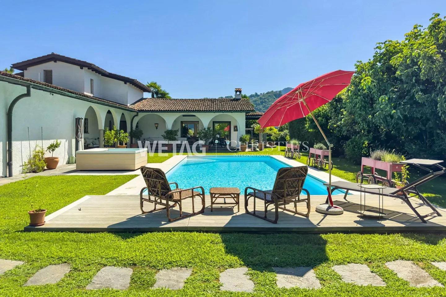Elegant villa with pool in Lugano-Magliaso for sale, located directly on Lake Lugano - Photo 6 of 13