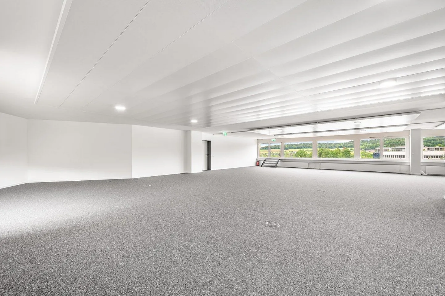 Grand espace commercial/de bureau de 268 m2 à louer à Urdorf - Photo 4 sur 8