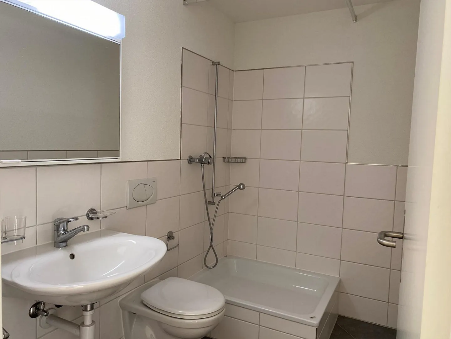 Large Studio in a Quiet Location in Riehen - Photo 5 of 6