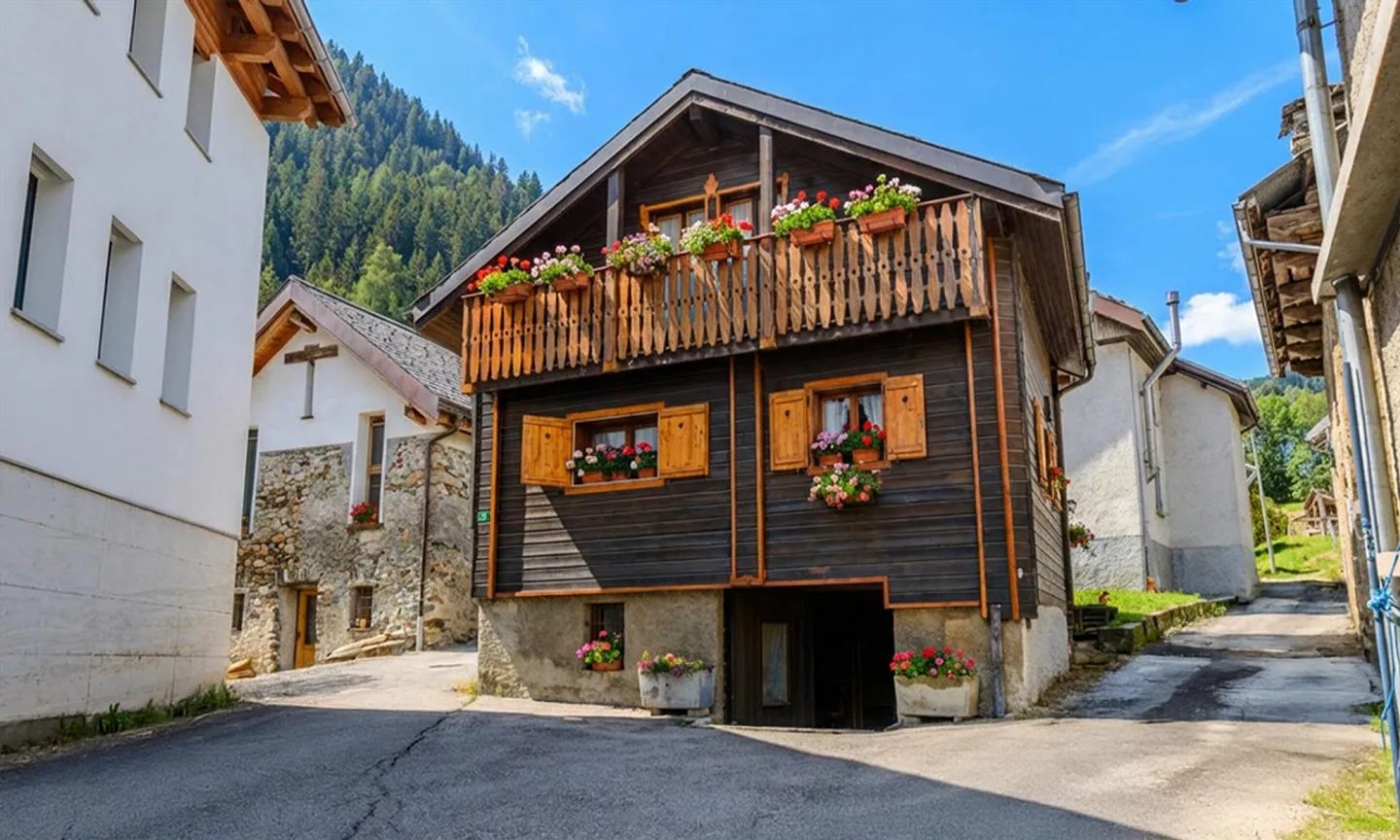Spacious, renovated Rustico with 10 rooms in Val di Blenio - Photo 1 of 9