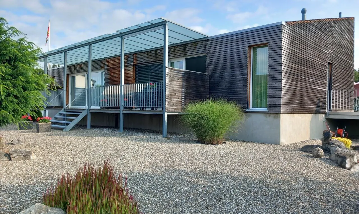 Grosszügiges Familienhaus mit Aussicht - Foto 1 von 13