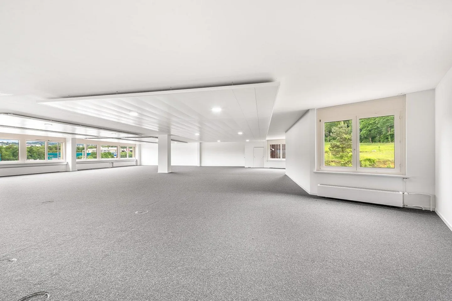 Locaux commerciaux/bureaux attrayants dans un emplacement central à Urdorf - Photo 1 sur 8